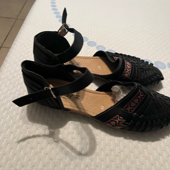 Sandals - Picture 2 of 3